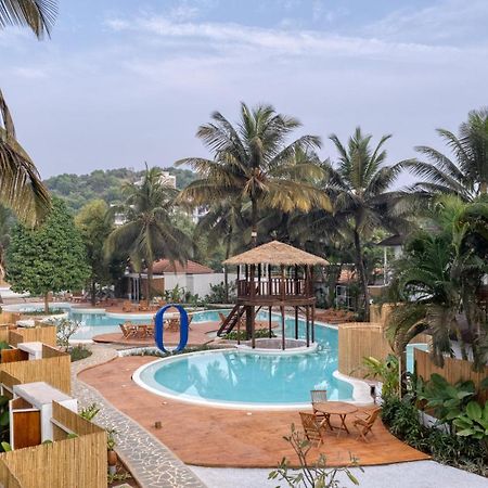 Azora By Ayatana, Goa Hotel Morjim Exterior photo