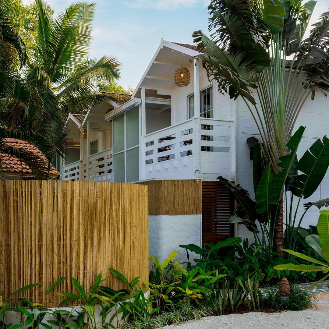 Azora By Ayatana, Goa Hotel Morjim Exterior photo