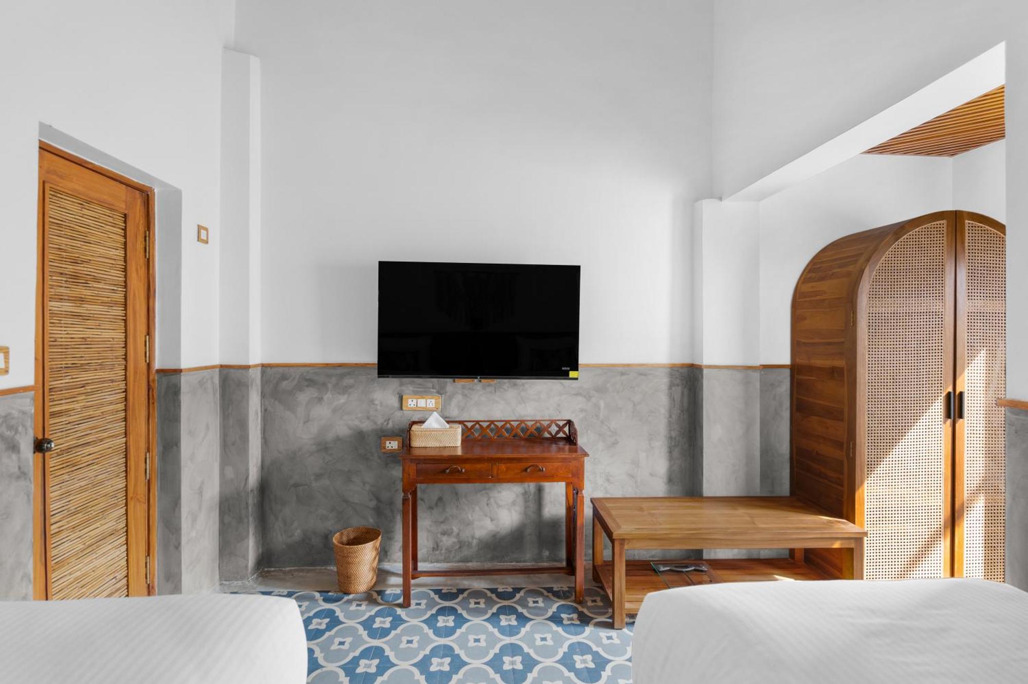 Azora By Ayatana, Goa Hotel Morjim Exterior photo